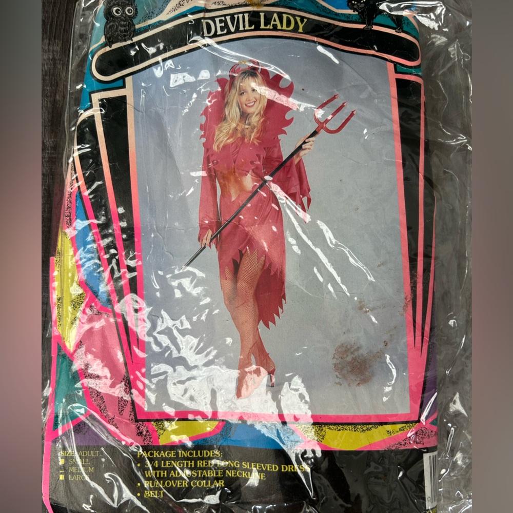 4-pc red Devil Lady size medium Halloween costume